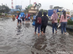 BMKG soal Banjir Rob Pelabuhan Semarang: Air Pasang-Curah Hujan Tinggi