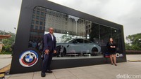 BMW M4 CSL merupakan mobil langka yang hanya tersedia 1.000 unit di dunia dan dua unit di Indonesia. Dijual Rp 4,1 miliar dengan status off the road, mobil tersebut sudah sold out di Tanah Air. Foto: Septian Farhan Nurhuda / detik.com