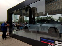 Melihat Lebih Dekat BMW M4 CSL, Mobil Super Langka Cuma Ada 2 di Indonesia