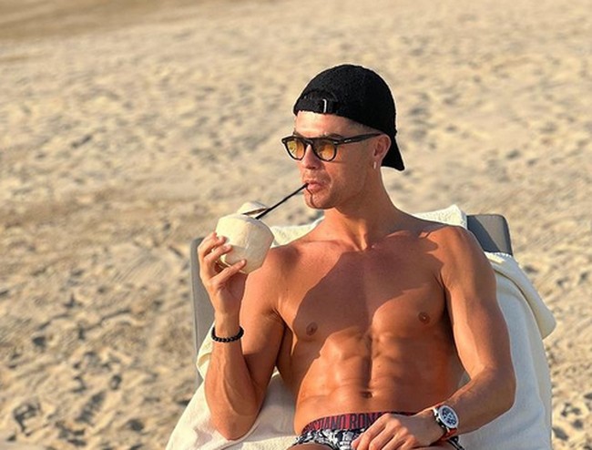 Ada alasan yang menghangatkan hati Ronaldo tidak ingin membuat tato. Pesepak bola dari Portugal itu tidak ingin membuat tato sehingga dia bisa donor darah lebih sering. Foto: dok. Instagram/@cristiano