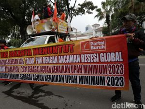 Geruduk Balai Kota, Buruh Tuntut Kenaikan UMP 10,55%