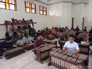 Jokowi Minta Ojo Dibandingke Versi Gamelan Saat Tasyakuran Kaesang-Erina