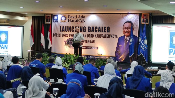 Gubernur Jateng Ganjar Pranowo, Menteri BUMN Erick Thohir, dan Ketum PAN Zulkifli Hasan di acara PAN Jateng, Jumat (2/12/2022).