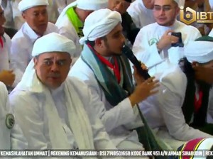 Habib Rizieq dan Massa Reuni 212 Salat Subuh Berjemaah di Masjid At-Tin