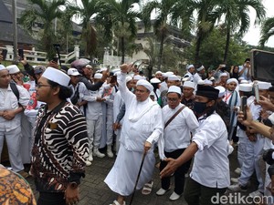 Acara Reuni 212 Selesai, Habib Rizieq Shihab Tinggalkan Masjid At-Tin