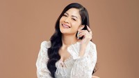 Banyak yang nawarin model tapi aku nggak suka foto, difoto. Makanya di Instagram jarang selfie, kan, ujar Hesty Klepek Klepek yang berpostur 170 cm. (Foto: dok Instagram)