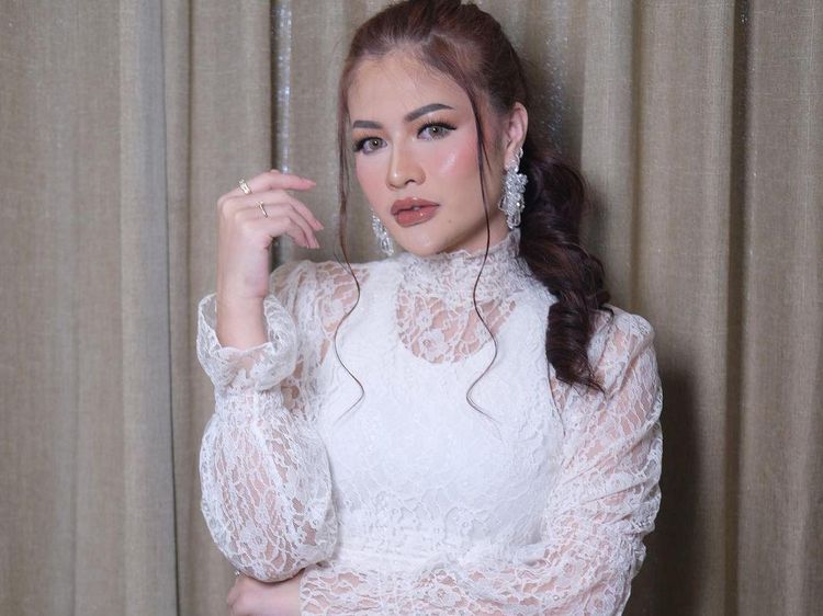 Hesty Klepek Klepek Tak Tertarik Jadi Model Meski Postur Tubuh Tinggi