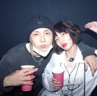 “Oh tidak,” “Kurasa cincin itu bukan cincin pertunangan,” “Apa yang terjadi?” “Mereka sangat mesra belum lama ini,” “Mereka adalah pasangan artis favoritku,” tulis sejumlah netizen Korea di forum online. Foto: dok. Instagram @hyojong_1994