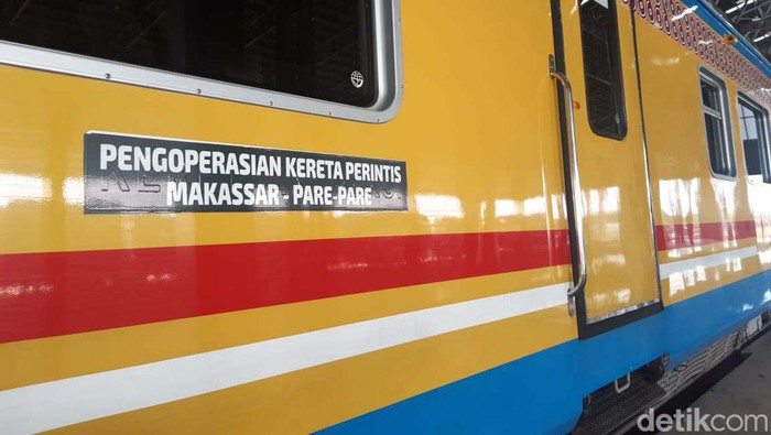 Kereta pertama di Sulawesi resmi beroperasi. Kereta ini melintasi 9 stasiun dan panjang lintasan 80 km.