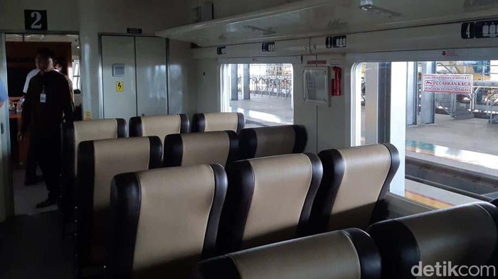 Kereta pertama di Sulawesi resmi beroperasi. Kereta ini melintasi 9 stasiun dan panjang lintasan 80 km.