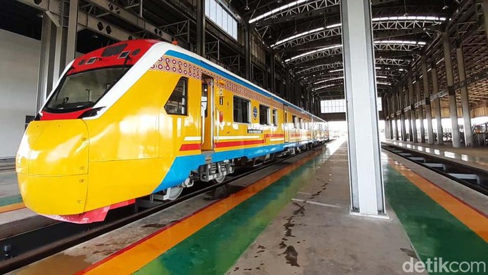 Ini Kereta Pertama di Sulawesi yang Dicita-citakan Jokowi Ini Kereta Pertama di Sulawesi yang Dicita-citakan Jokowi