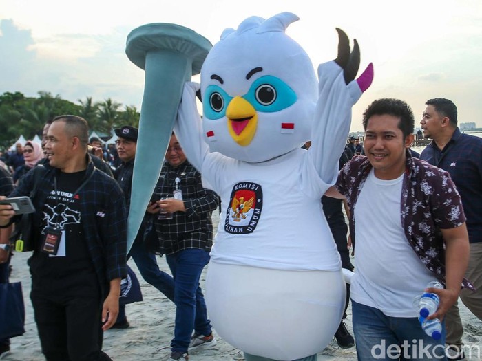 Maskot Pemilu 2024 telah diluncurkan di Ancol, Jakarta, Jumat (2/12/2022). Maskot tersebut berupa sepasang burung Jalak Bali bernama Sura dan Sulu.