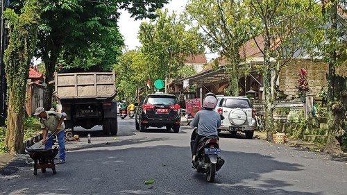 Jalan Kaswari-Merak yang telah selesai diperbaiki dan dilapisi hotmix seperti terpantau pada Jumat (2/12/2022). Foto: Chairul Amri Simabur