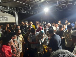 Lantunan Tahlil Iringi Pemakaman Ferry Mursyidan Baldan di TPU Karet