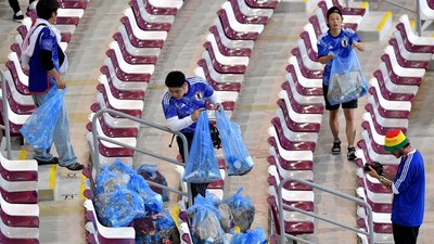 Jepang Juara Grup, Aksi Bersih-bersih Stadion Makin Semangat