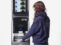 Unik Banget! ATM Ini Bisa Buat Kamu Pamer Saldo Rekening