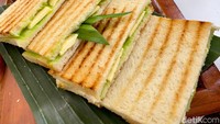 Di sini juga ada roti kaya khas Singapura yang cocok sebagai teman minum kopi. Selai srikaya pandannya tak terlalu manis dan pas di lidah. Foto: detikcom