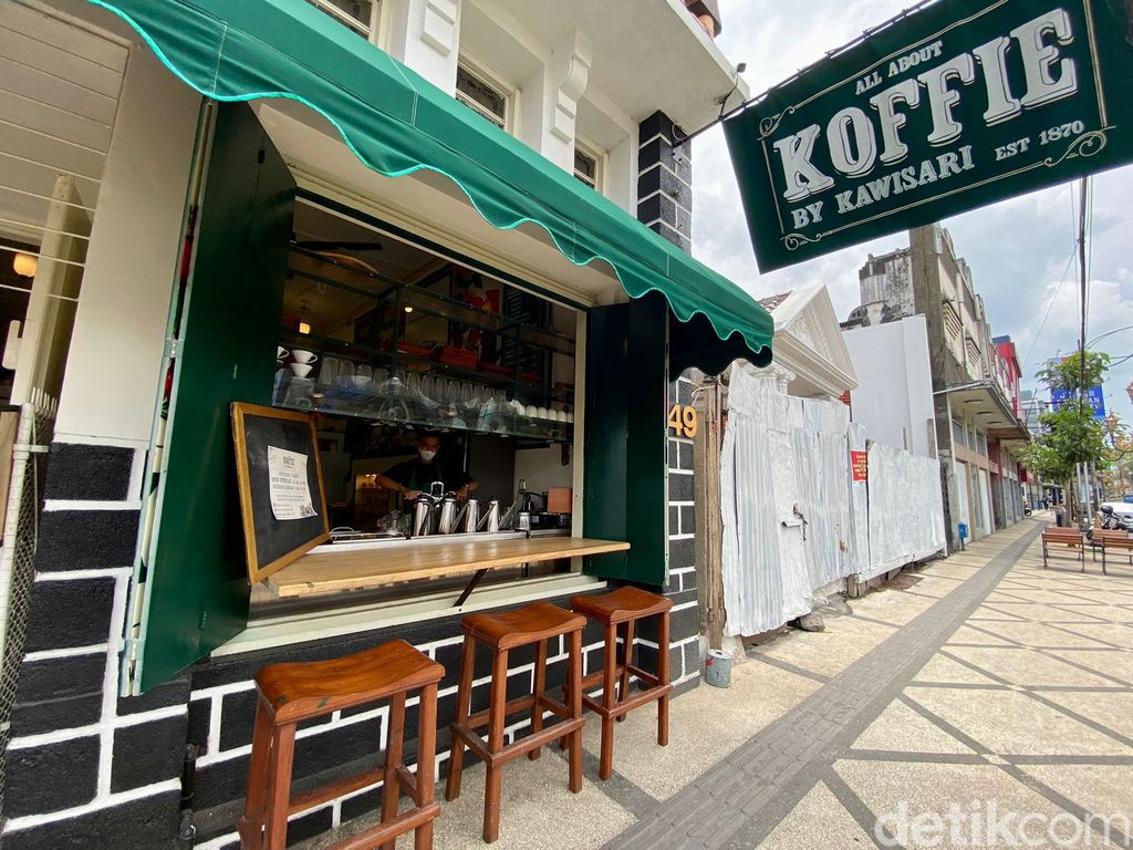 Kawisari Koffie: Nikmatnya Madeleine Koffie dan Tempe Fries di Kafe Berusia 150 Tahun
