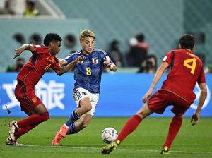 Samurai Biru Jepang Luar Biasa! Tebas 2 Juara Dunia di Grup Neraka