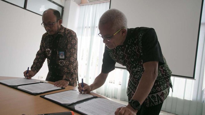 Kerjasama Pengembangan Baterai Listrik PT VKTR Teknologi Mobilitas mengembangkan teknologi baterai. Mereka menggandeng Perguruan Tinggi Teknologi Penyimpanan Energi Listrik UNS.