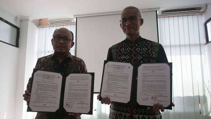 Kerjasama Pengembangan Baterai Listrik PT VKTR Teknologi Mobilitas mengembangkan teknologi baterai. Mereka menggandeng Perguruan Tinggi Teknologi Penyimpanan Energi Listrik UNS.