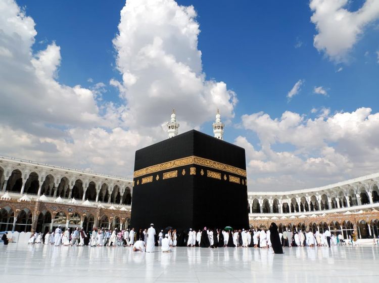 Istimewanya Kiswah Kabah, Terbuat dari Kain Sutra dan Berhias Benang Emas