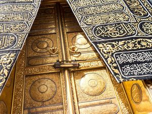 Arab Saudi Hadiahkan Sabuk Kiswah Kabah kepada Liga Arab
