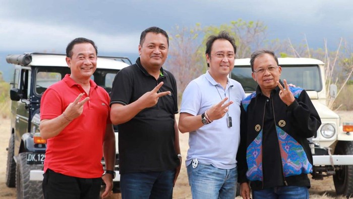 (Ki-Ka): Bupati Karangasem Gede Dana, Bupati Gianyar Made Agus Mahayastra, Kepala Pusat Analisa dan Pengendali Situasi PDIP Muhamad Prananda Prabowo dan Gubernur Bali Wayan Koster.