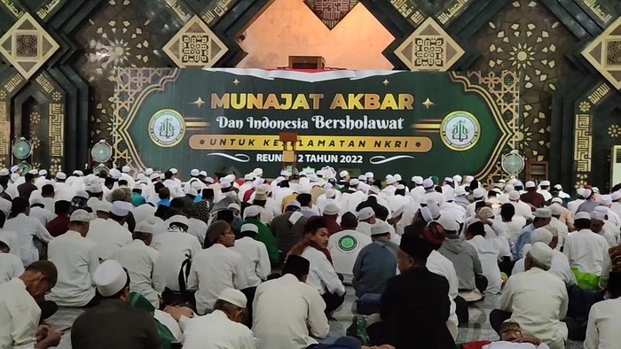 Massa Mulai Padati Masjid At-Tin Jelang Reuni 212