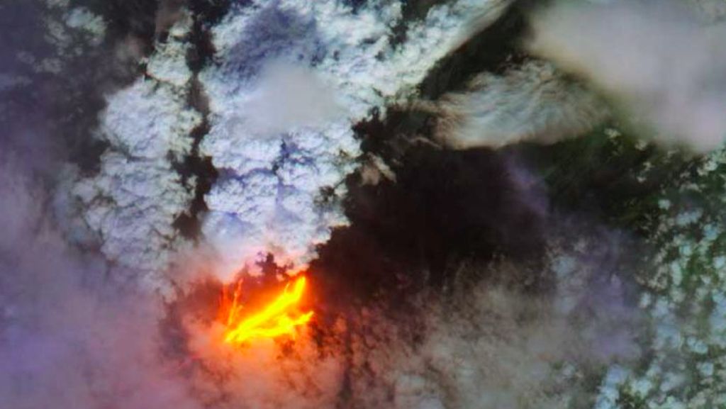 Dahsyat! Letusan Gunung Api Terbesar di Dunia Tampak dari Satelit