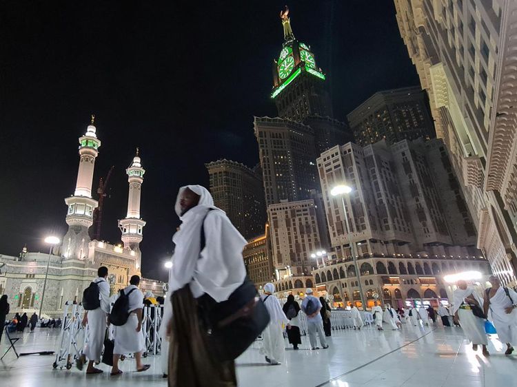 Brrrrr, Umat Muslim Rasakan Musim Dingin saat Beribadah di Mekkah dan Madinah