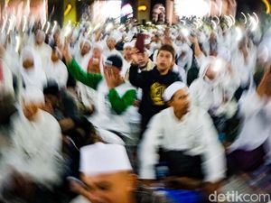 Melihat Lagi Potret Massa Reuni 212 Bermunajat di Masjid At-tin