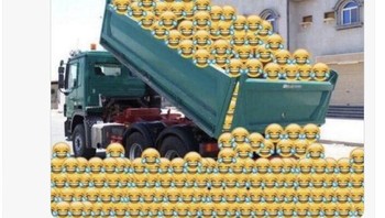 Fans Barcelona kirim emoji ketawa... Foto: Twitter