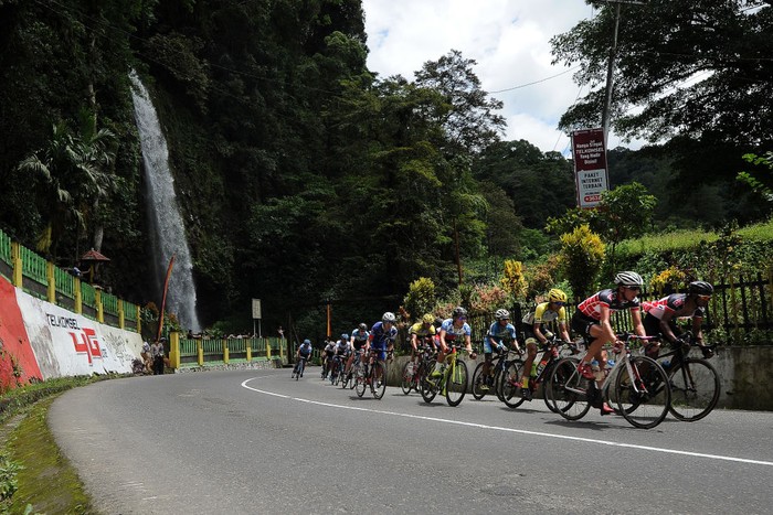 PADANG, INDONESIA - NOVEMBER 18:  Cyclists compete pass trough Lembah Anai waterfall during stage 1 of the Tour de Singkarak 2017, Tanah Datar-Padang 109,3 km on November 18, 2017 in Padang, Indonesia.  (Photo by Robertus Pudyanto/Getty Images)