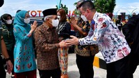 Dalam lawatannya, Wapres RI Maruf Amin disambut langsung oleh Bupati Kaimana Freddy Thie. 
