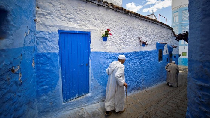 Morocco. Chefchaouen. daily life. (Photo by: Hermes Images/AGF/Universal Images Group via Getty Images)