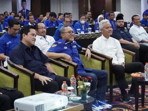 Saat Ganjar dan Zulhas Saling Bercanda soal Rambut Putih