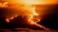 Gunung Mauna Loa merupakan gunung aktif terbesar di dunia yang meletus kembali setelah 38 tahun lamanya.