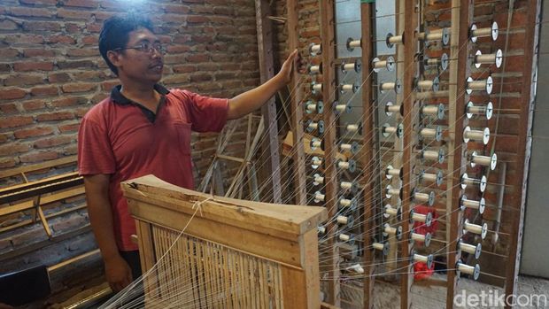 perajin tenun ikat mojokerto