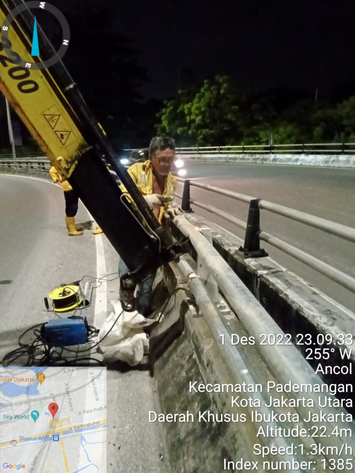 Perbaikan pagar flyover Jembatan Goyang di Ancol Jakarta Utara. (Dok Dinas Bina Marga DKI)