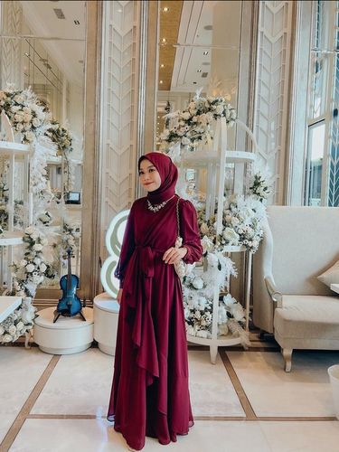 Ini 6 Rekomendasi Warna Hijab Untuk Baju Merah Maroon