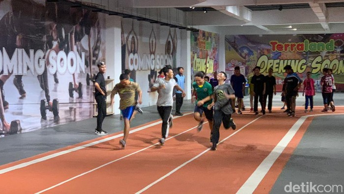 running track di dalam mal surabaya