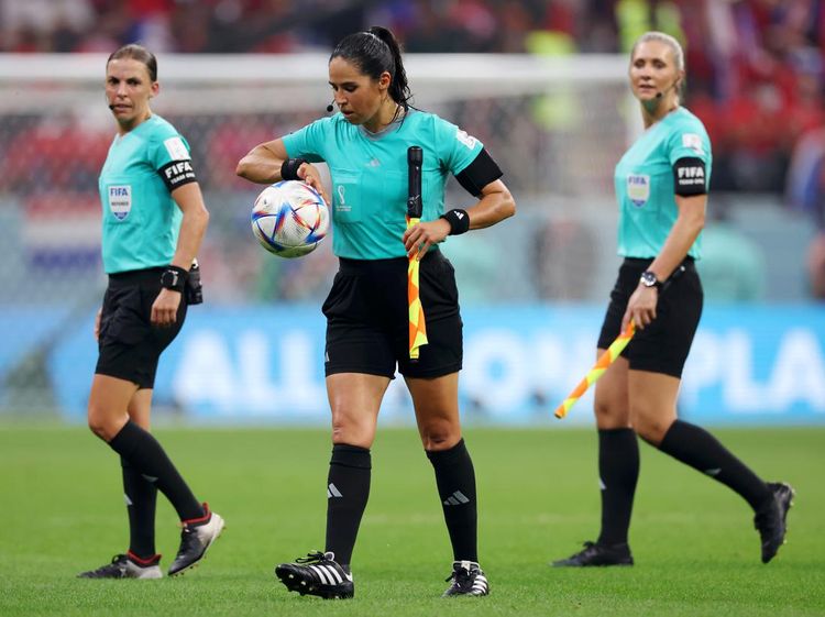Sejarah! 3 Wasit Wanita Pimpin Laga Kosta Rika Vs Jerman