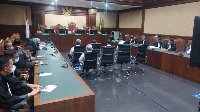 Sidang vonis 8 terdakwa kasus korupsi LPEI. Putusan tersebut telah dibacakan di Pengadilan Tipikor Jakarta pada Kamis (1/12).