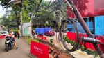 Tembok Roboh, Timpa Empat Mobil di Bintaro
