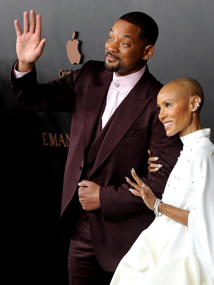 Will Smith dan Jada Pinkett Smith di Premier Emancipation LOS ANGELES, CALIFORNIA - NOVEMBER 30: Will Smith and Jada Pinkett Smith attend Apple Original Films Emancipation Los Angeles Premiere held at Regency Village Theatre on November 30, 2022 in Los Angeles, California. (Photo by Albert L. Ortega/Getty Images)