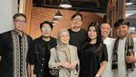 10 Momen Kulineran Nissa Sabyan, Jajan Milk Tea dan Makan Bareng Fans