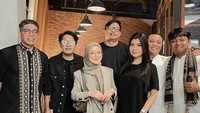 Nissa dan grupnya, Sabyan Gambus baru saja mengisi acara peluncuran channel religi bernama Rayya Channel. Tampak ada Ayus Sabyan juga yang selama ini diisukan dekat dengannya.