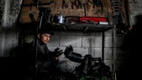 Tumbuh kembang berselimut kehangatan keluarga tidak mereka rasakan selama perang.
