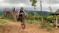 Tekad Andy Prayoga Ukir Prestasi di Seri Pamungkas Balapan Downhill